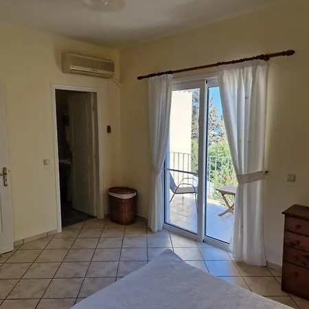 Skala - - Sleeps 7 - Parking - Garden