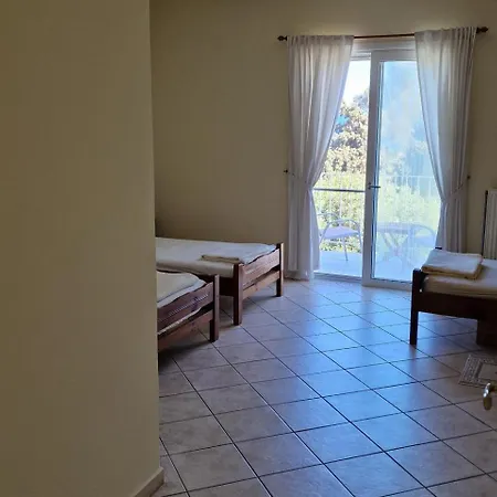 Skala - - Sleeps 7 - Parking - Garden *