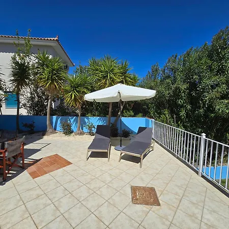 Villa Skala - - Sleeps 7 - Parking - Garden *