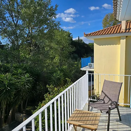 Villa Skala - - Sleeps 7 - Parking - Garden *