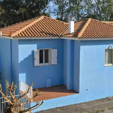 Villa Skala - - Sleeps 7 - Parking - Garden *