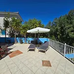 Villa Skala - - Sleeps 7 - Parking - Garden *