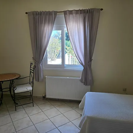 Вилла Skala - - Sleeps 7 - Parking - Garden